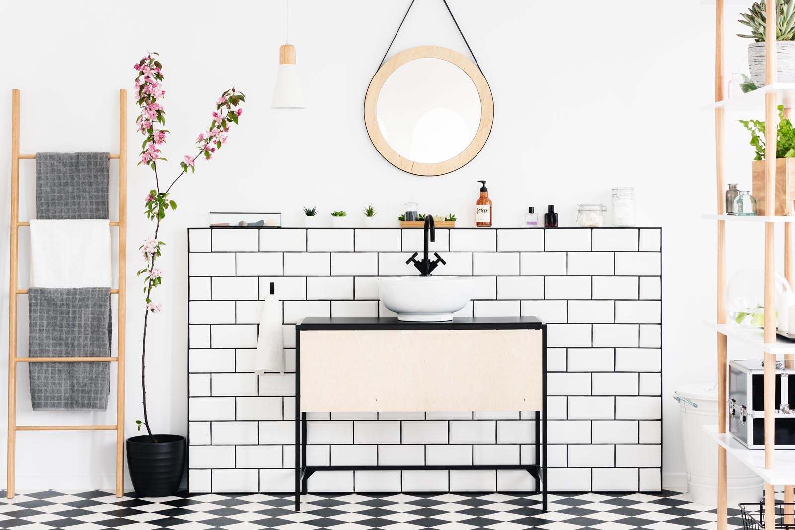 Cara Memilih Lantai Kamar Mandi, Sesuaikan Anggaran hingga Ukuran