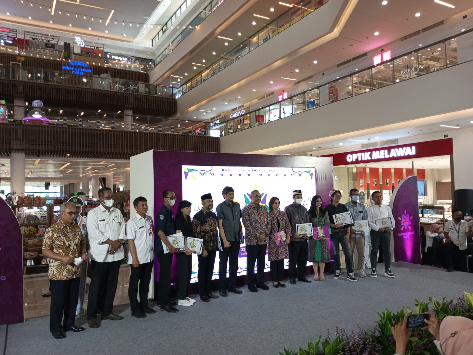 Kembangkan Inkubator Bisnis dan Digital Marketing Center UMKM, SGU Raih Penghargaan dari Pemkab Tangerang
