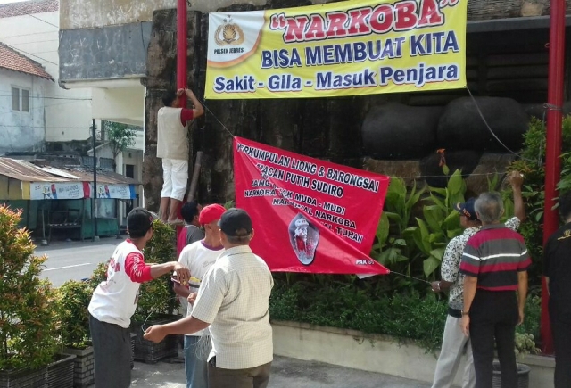 Dicap Kampung Narkoba, Warga Sudiroprajan Tebar Spanduk
