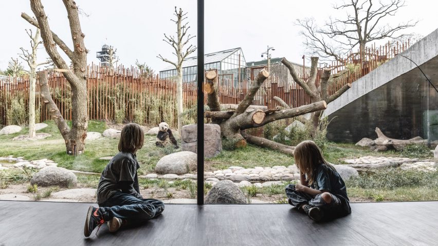 Kandang Panda Bertema Yin Yang di Denmark