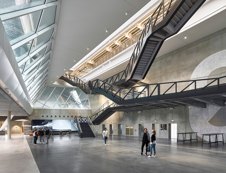 Kantor Pusat Adidas Tak Sengaja Dibangun Mirip Stadion