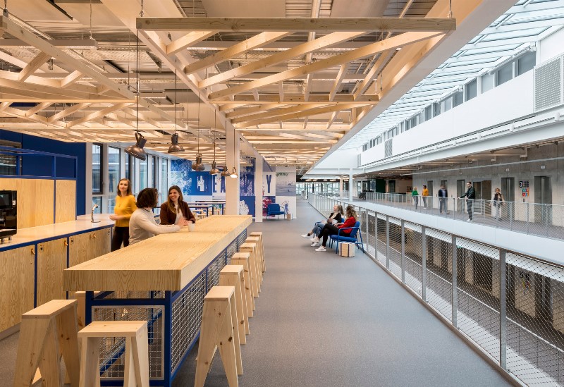 Kantor Pusat Adidas Tak Sengaja Dibangun Mirip Stadion