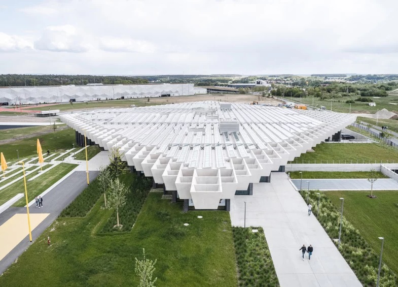 Kantor Baru Adidas dengan Atap Unik