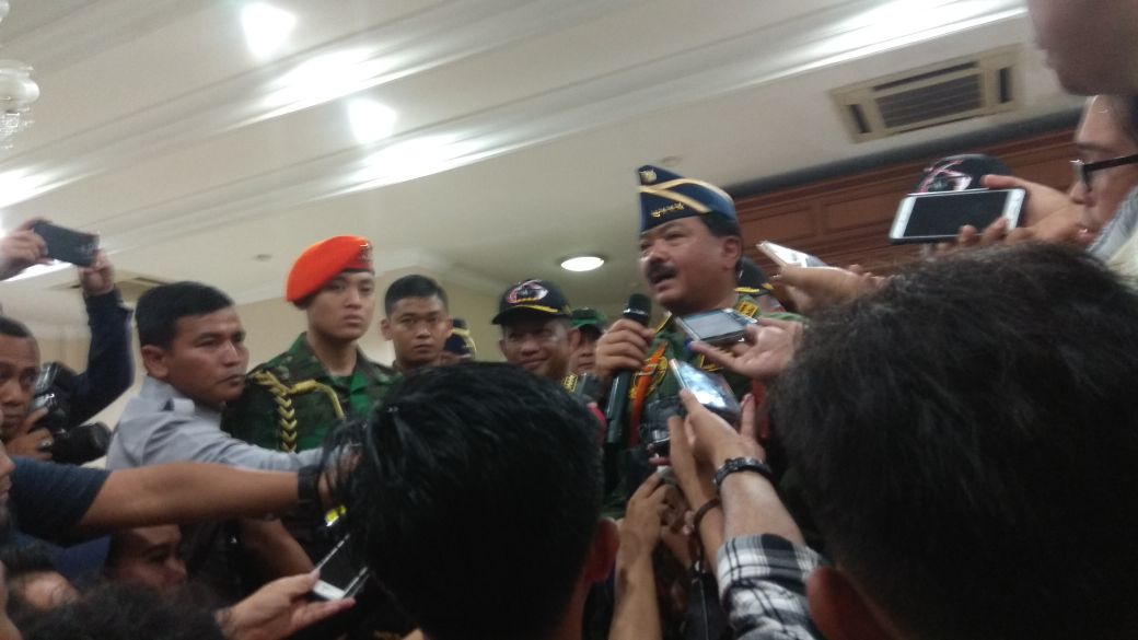 Panglima TNI Sematkan Brevet kepada Kapolri