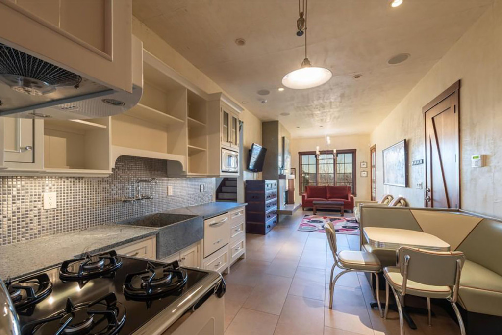 Pasangan Selebritas Ini Jual Properti Rp56 Miliar