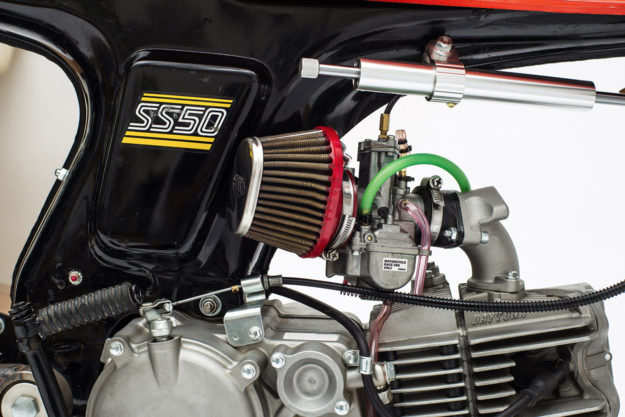 Modifikasi Unik Honda SS50 Pakai Bodi Kayu