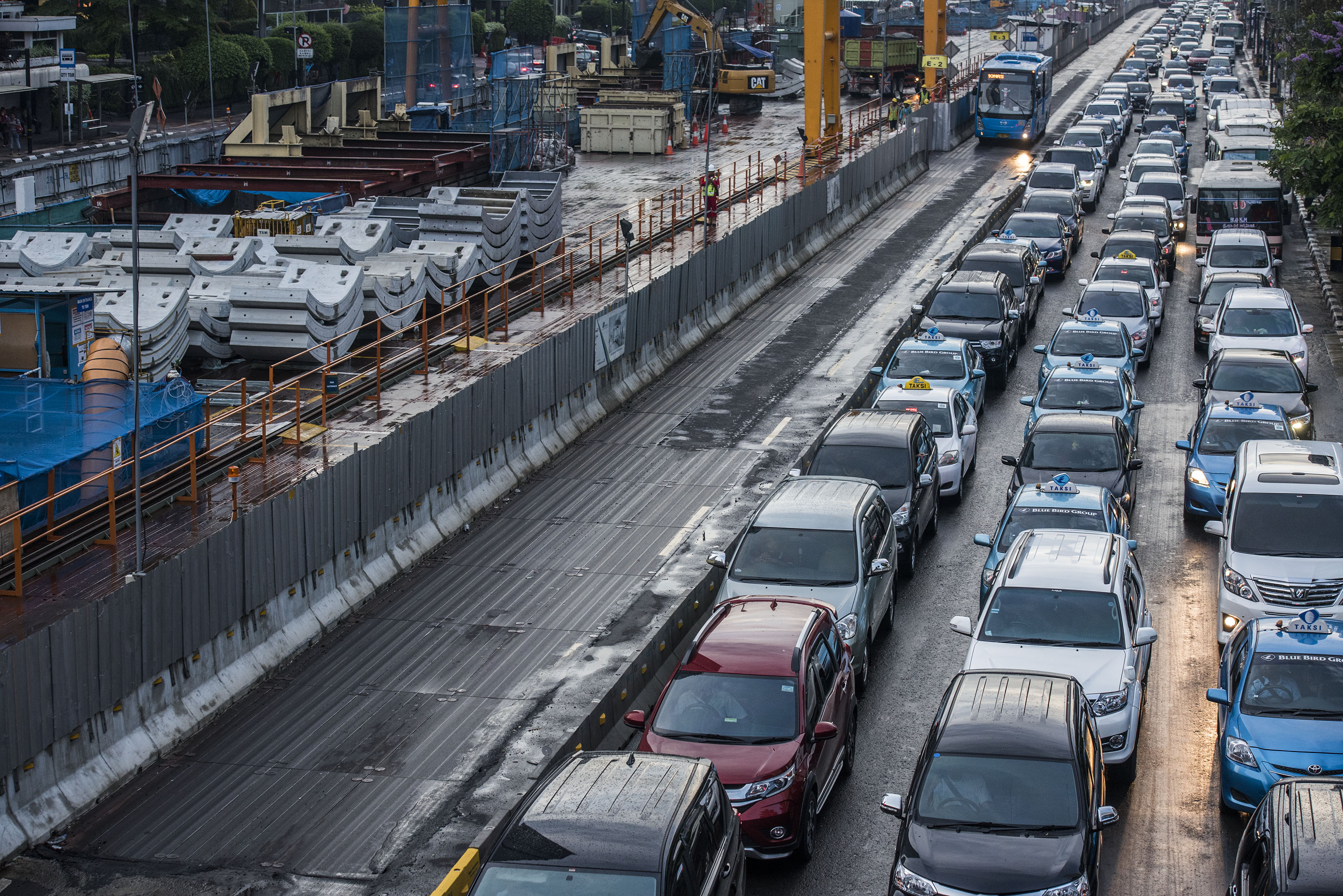 Kemacetan Jakarta dan Kebijakan Bongkar Pasang