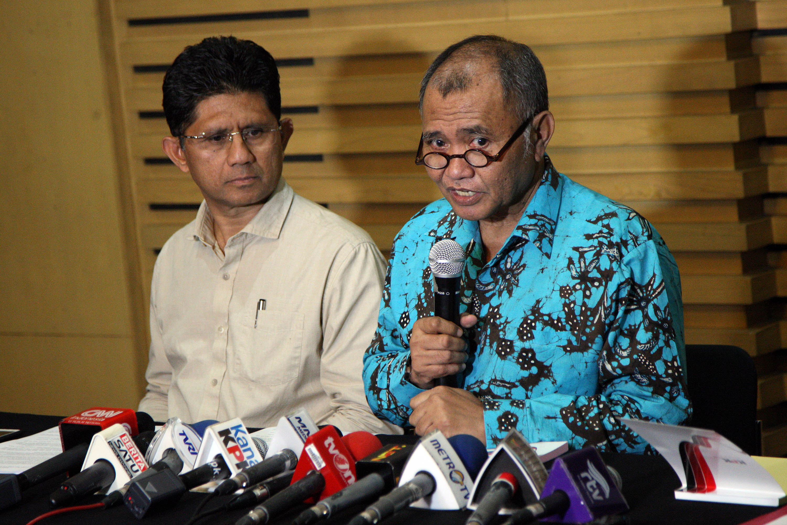 <i>Ada yang tak Nyaman dengan Saya</i>