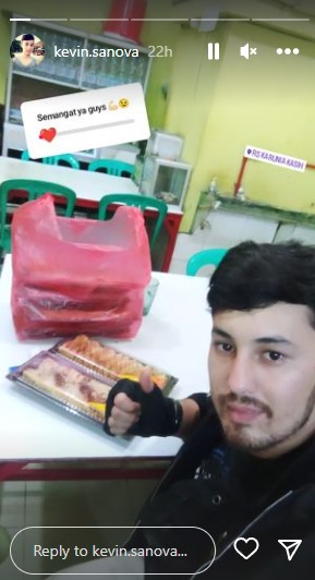 Viral! Pemain Sinetron <i>Anak Langit</i> Banting Setir Jadi Jualan Roti Keliling