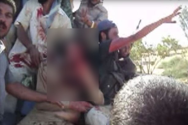Foto Langka Kematian Moamar Khadafi Beredar