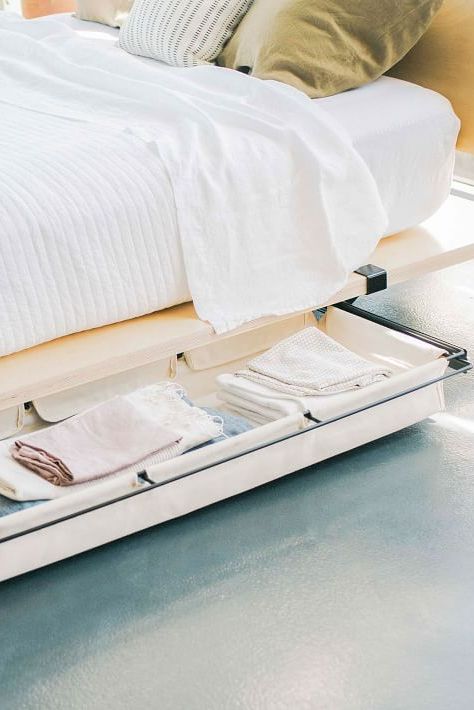 6 Cara Bikin Penyimpanan di Kolong Tempat Tidur