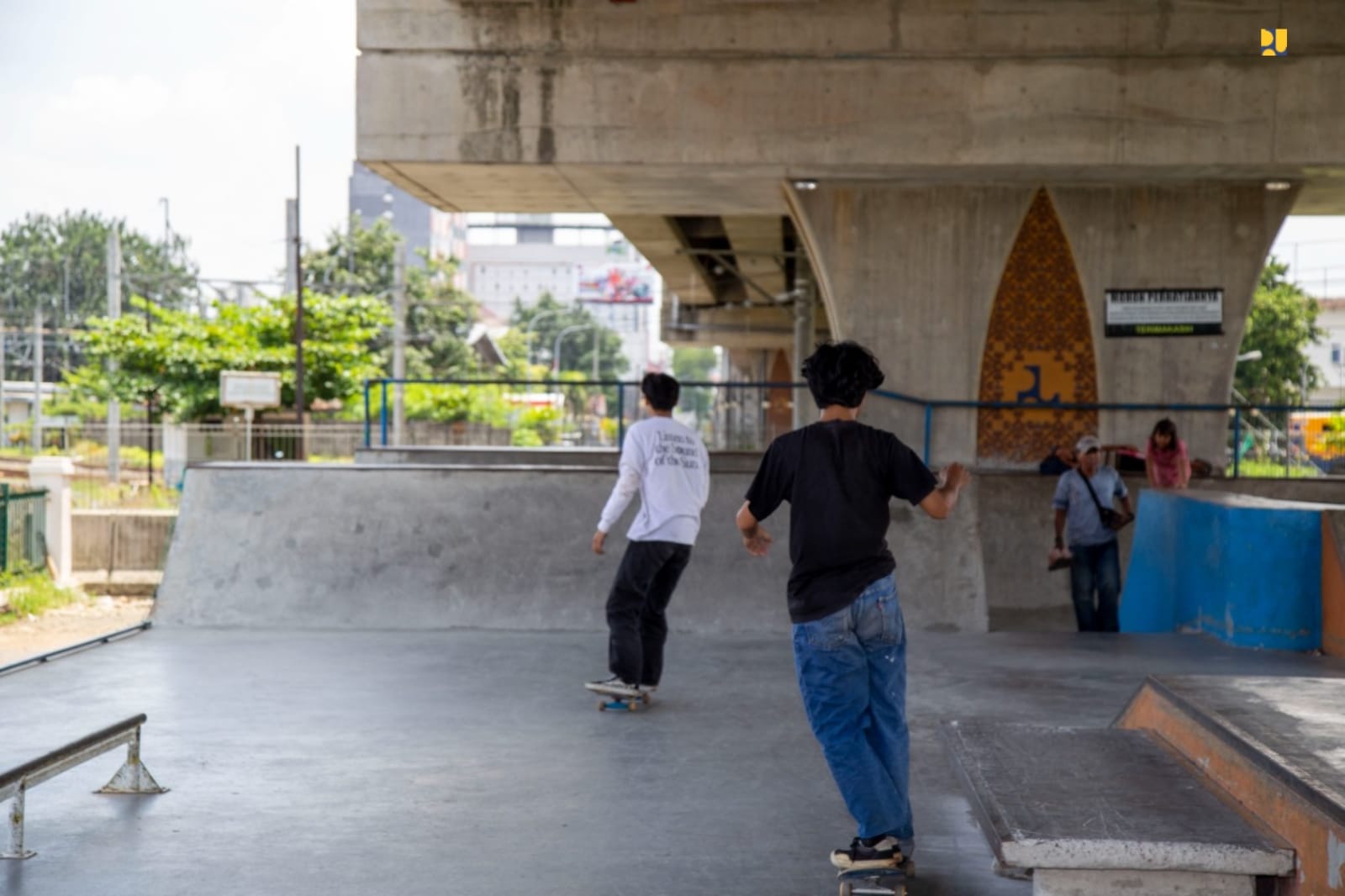 Kolong <i>Flyover</i> Purwosari Disulap Jadi Ruang Publik