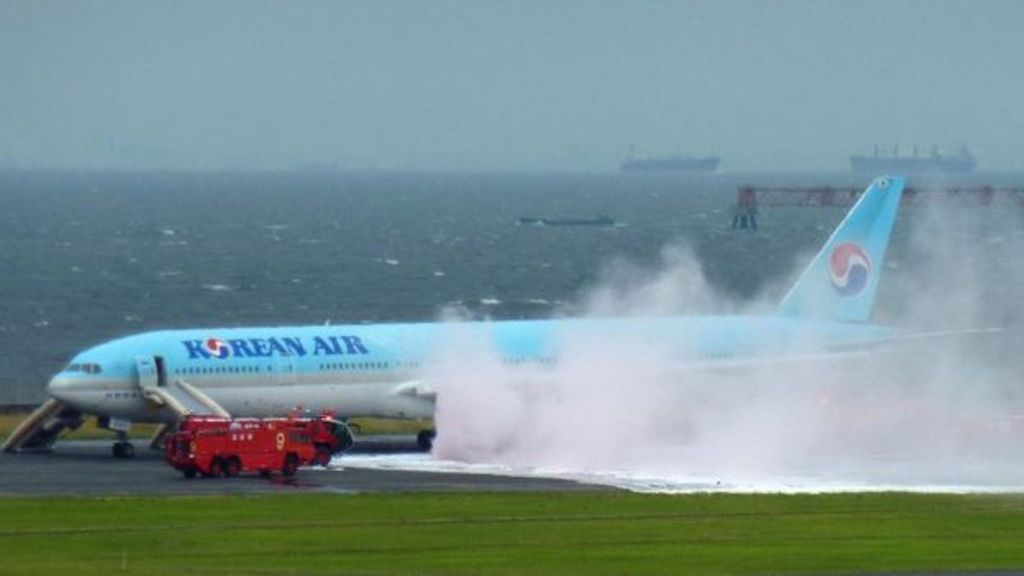 Hendak Lepas Landas, Mesin Pesawat Korean Air Terbakar