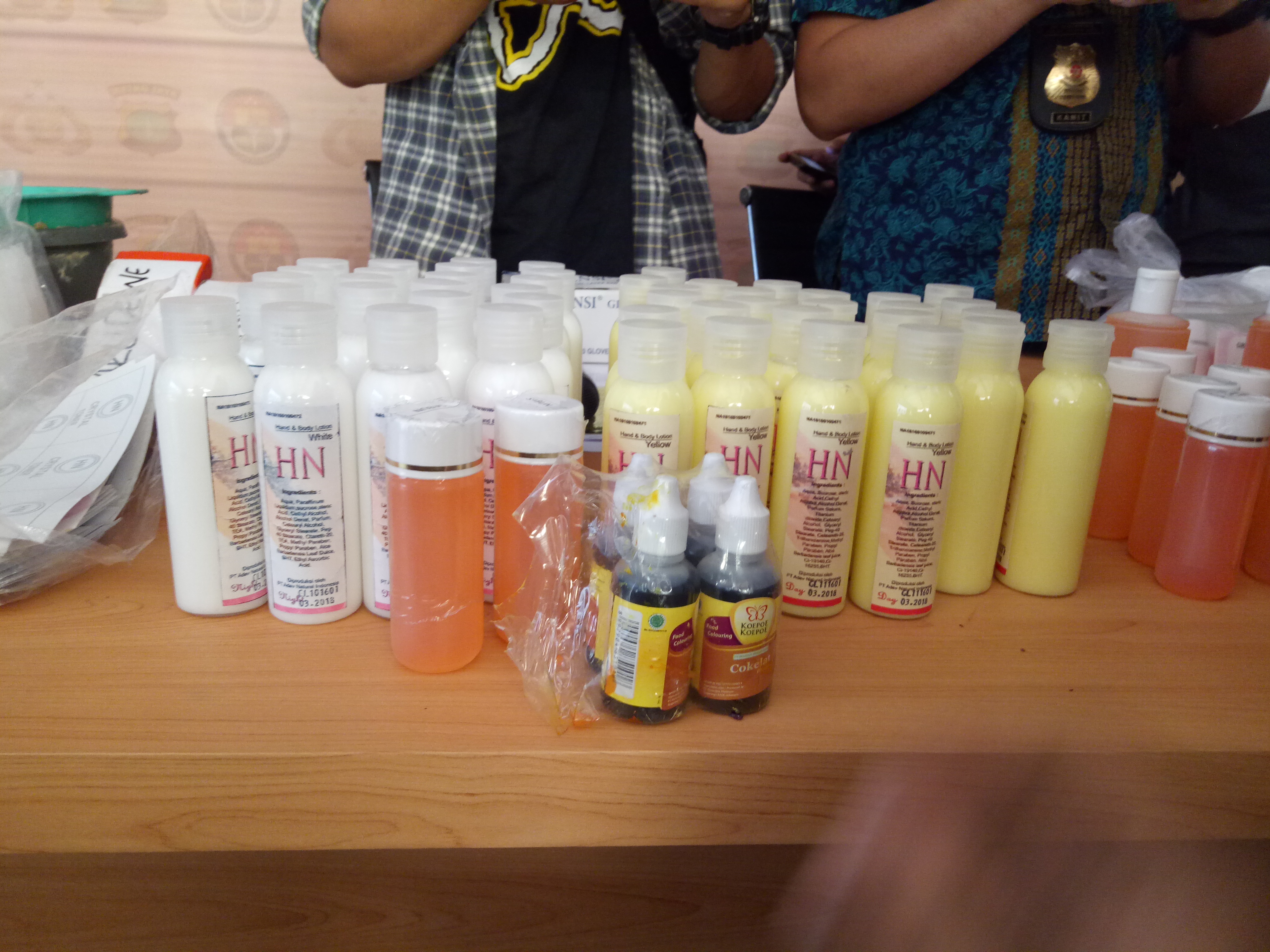 Bahan Kosmetik Palsu Didapat dari Pasar Asemka