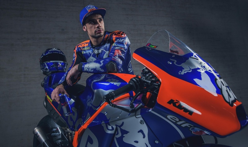 Debut di MotoGP bersama tim pabrikan KTM. ktm