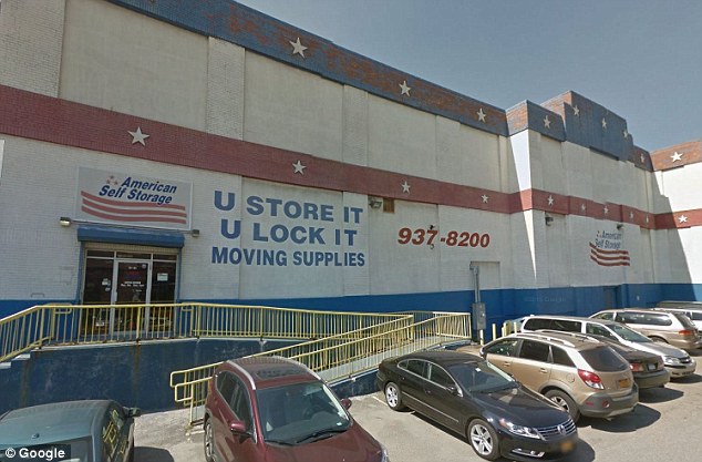 40 Kucing Mati Membeku di Lemari Pendingin