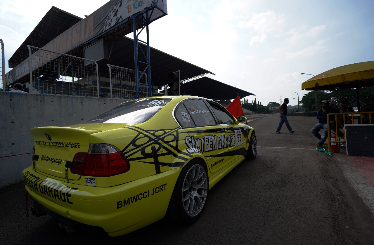 ISSOM 2022: Geber BMW E46, Lucky Aziz Menang Dramatis di Balapan Mobil Eropa