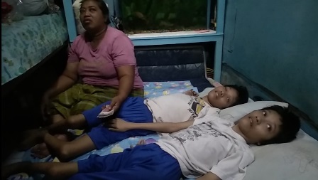 Istri Ruben Onsu Kunjungi Remaja Kembar yang Lumpuh