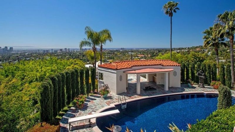 LeBron James Beli Rumah Baru Seharga Ratusan Miliar