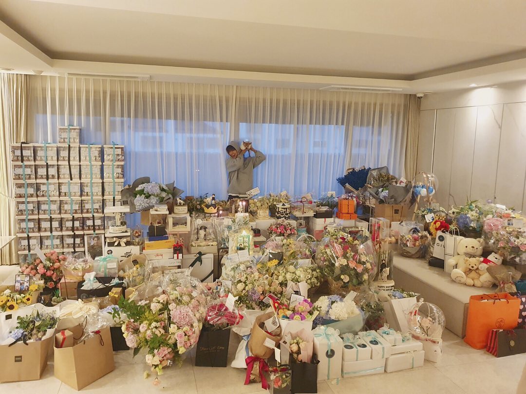 Lee Min Ho Banjir Ucapan Selamat dan Hadiah di Hari Ulang Tahun