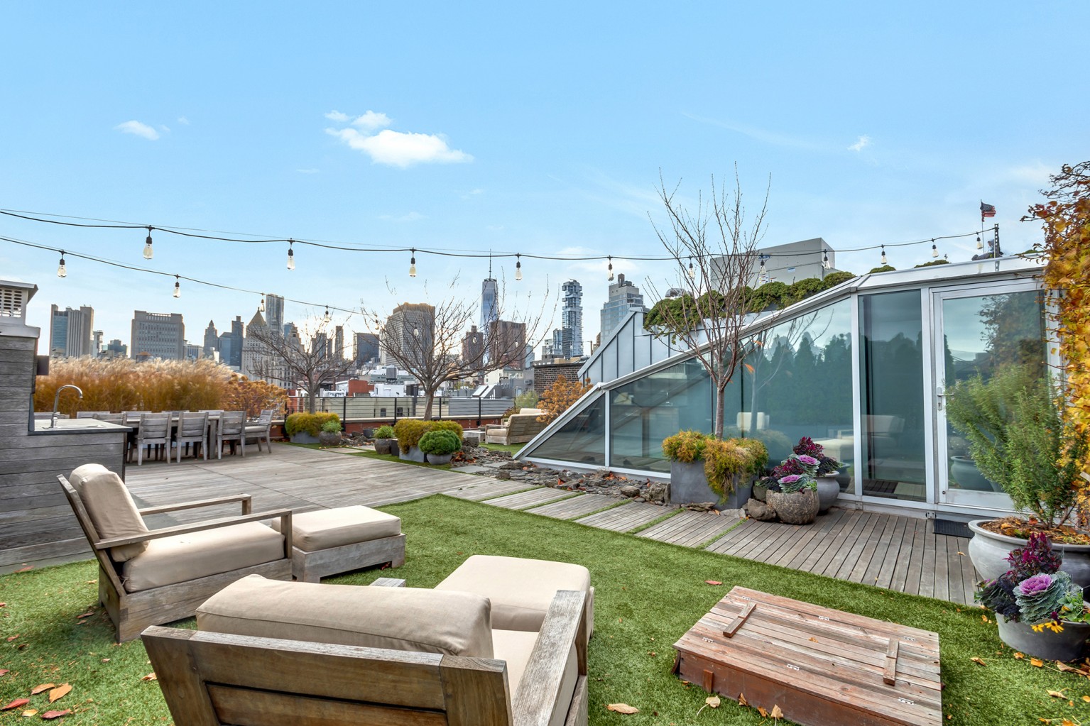Intip Apartemen John Legend dan Chrissy Teigen Seharga Rp258 Miliar
