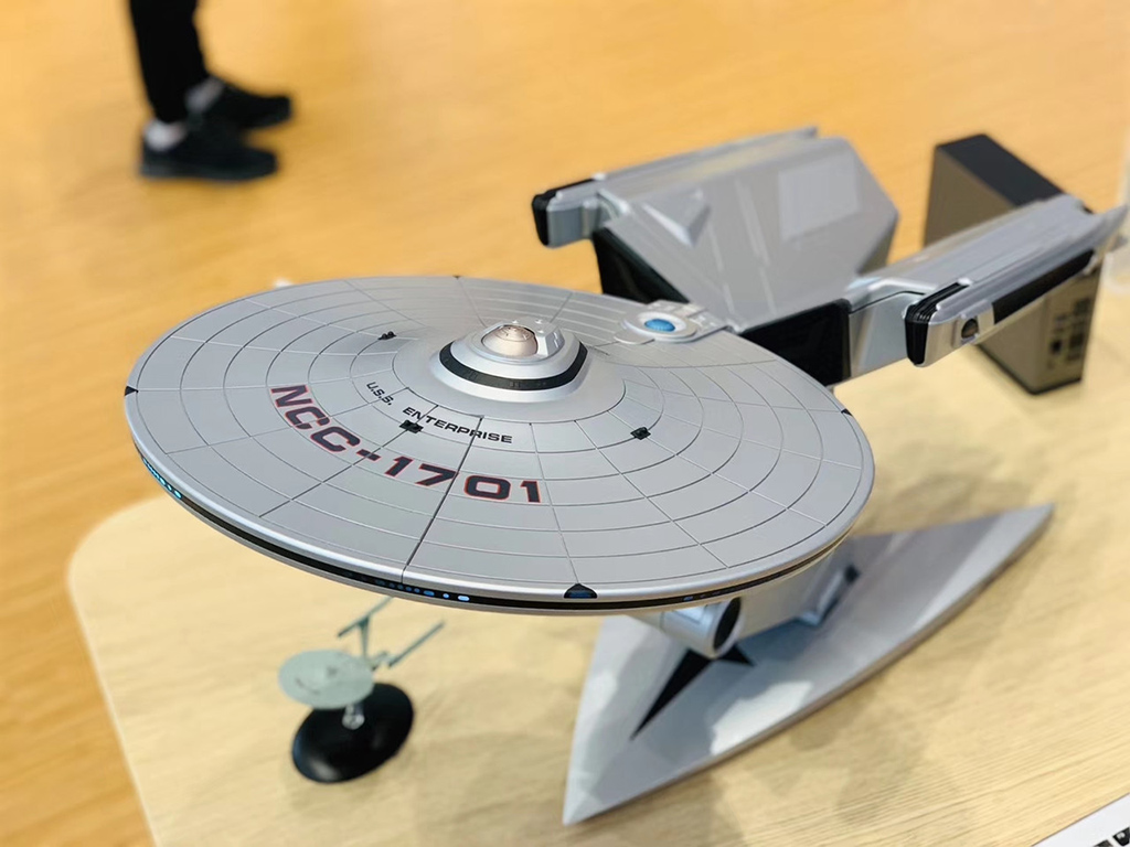 Lenovo Pamer PC Gaming Berbentuk Pesawat Star Trek