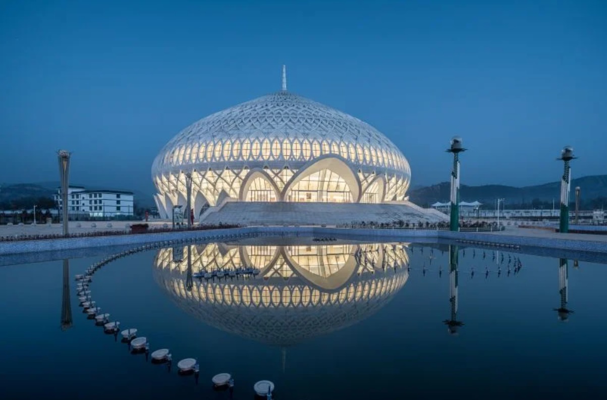 Gedung Teater di Tiongkok yang Terinspirasi Masjid