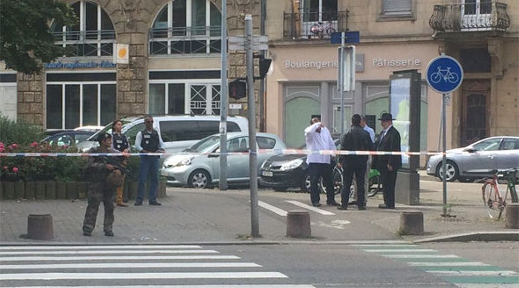 Pemuka Agama Yahudi Ditikam Orang Tak Dikenal di Prancis