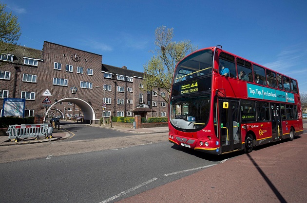 Wali Kota London Sadiq Khan Naik Bus ke Kantor