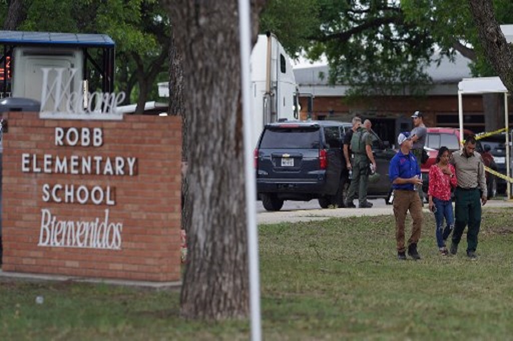 Kondisi sekolah dasar Robb Elementary School setelah terjadinya penembakan massal yang menewaskan 18 anak-anak pada Selasa, 24 Mei 2022. (allison dinner / AFP)