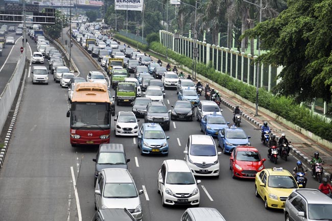 Ahok akan Paksa Warga Jakarta Naik Kendaraan Umum