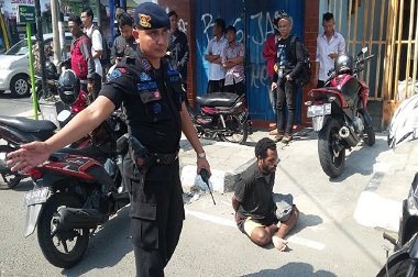 Asrama Dikepung Aparat, Mahasiswa Papua Kelaparan