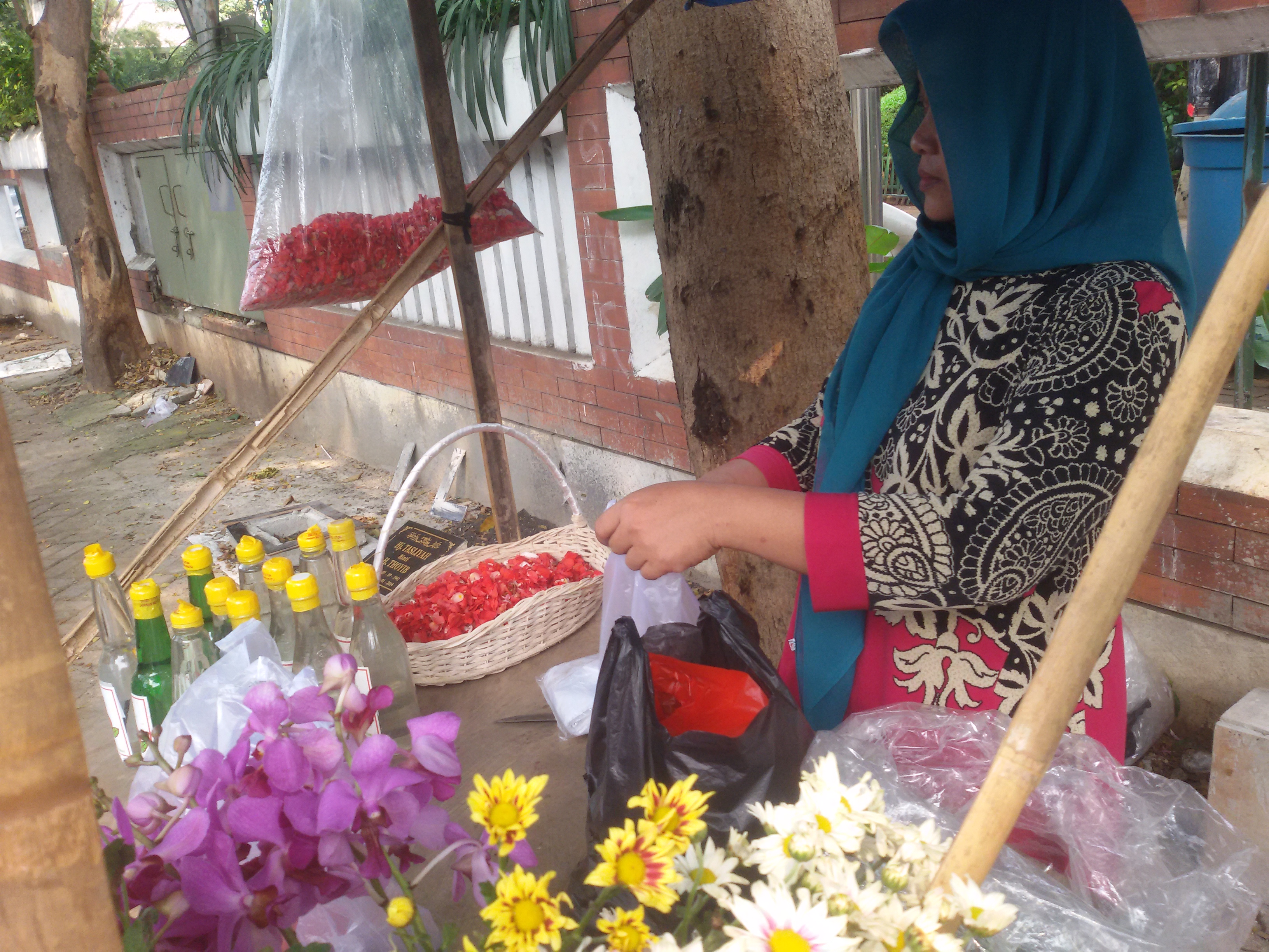 Tradisi Ramadan, Pemakaman Jeruk Purut Dipadati Peziarah