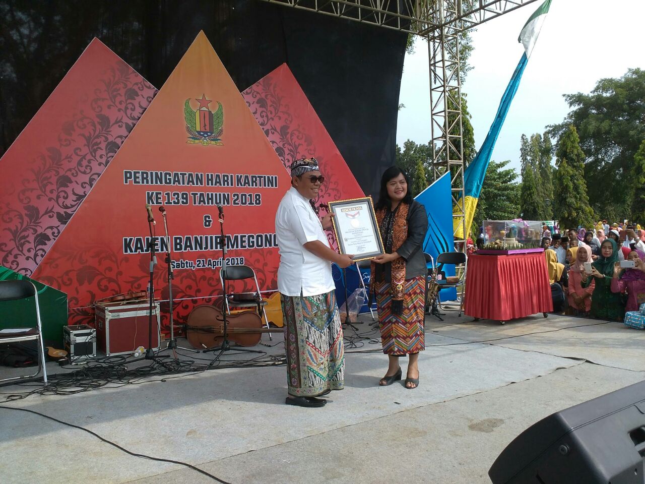 Pekalongan Makan Megono Massal di Hari Kartini