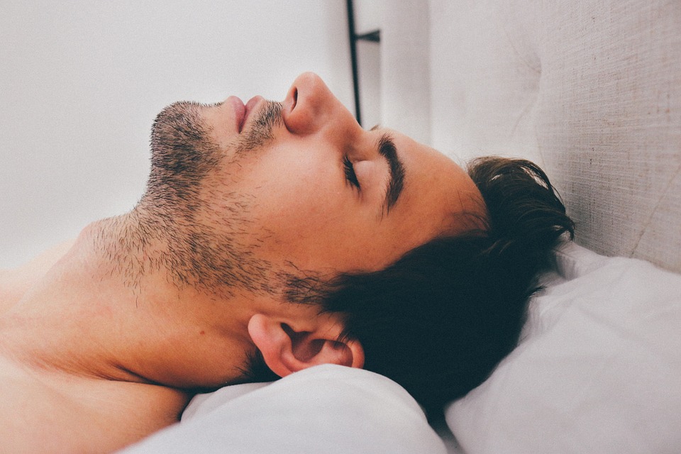 Tidur Lebih Awal Diklaim untuk Mengatasi Efek Begadang?