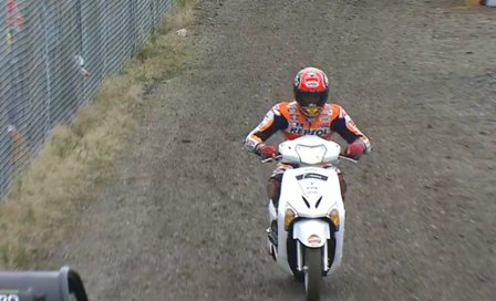 Marquez Terjatuh, Dovizioso Rebut <i>Pole Position</i>