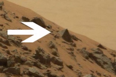 Kendaraan NASA Tangkap Foto Piramida di Mars