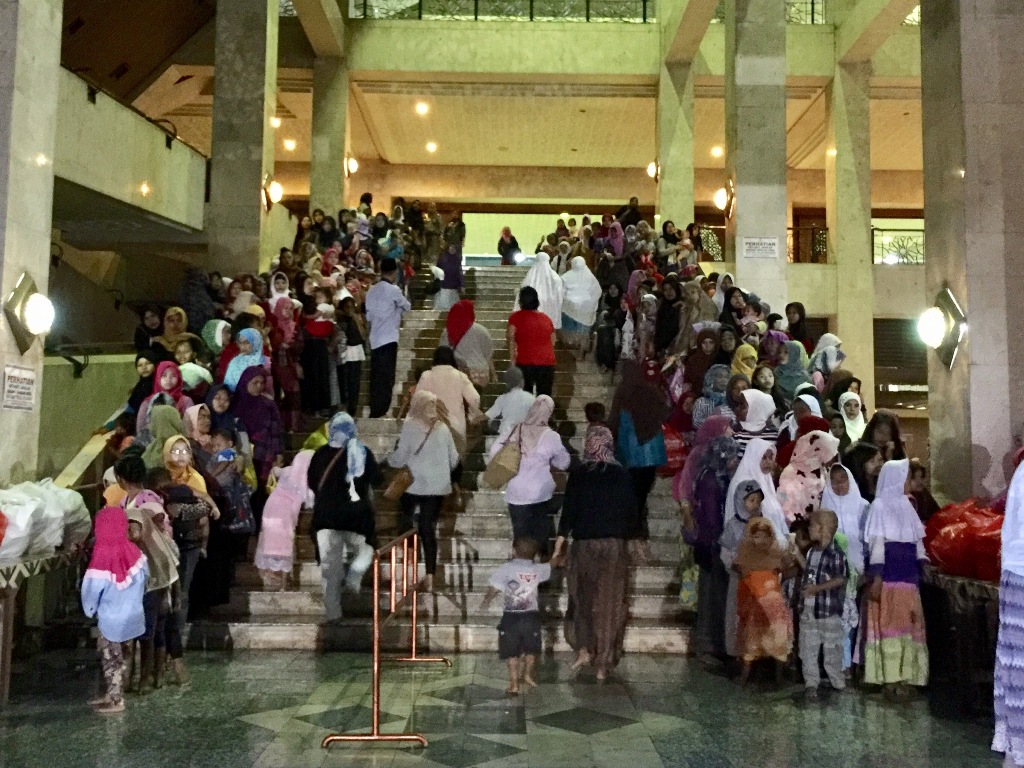 Menikmati Senja di Masjid Timur Jakarta