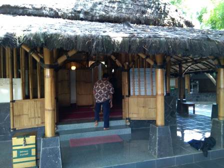 Kesejukan Masjid Bambu di Tengah Kota Cirebon