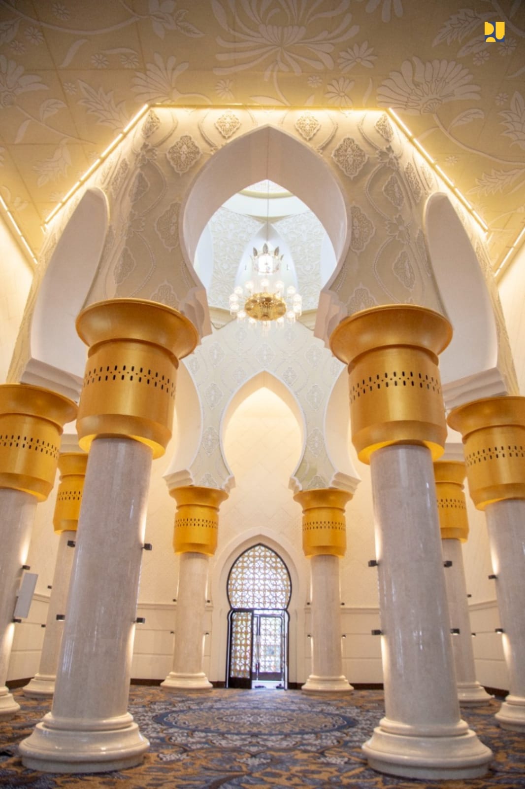 Dirancang Mirip Grand Mosque, Masjid Raya Sheikh Zayed Segera Diresmikan