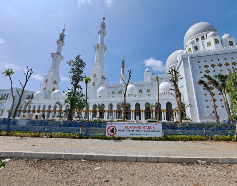 Dirancang Mirip Grand Mosque, Masjid Raya Sheikh Zayed Segera Diresmikan
