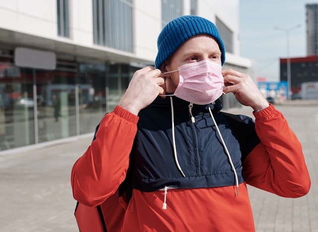Pakai Masker Sebabkan Gigi Berlubang?