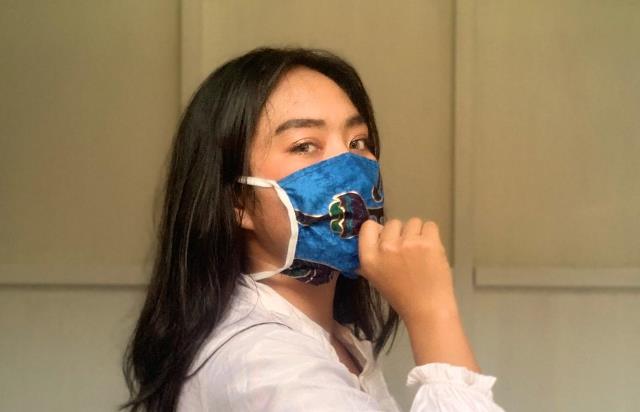 Cuci Masker dengan Air Hangat dan Sterilkan dengan Setrika