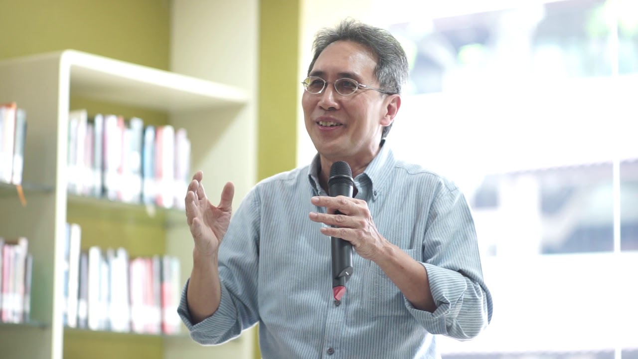 <i>Sejarah Tidak Cuma Hitam-Putih</i>