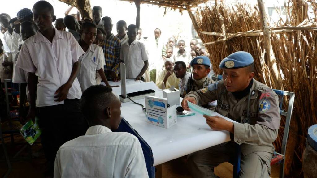 Berikan Bantuan Kesehatan, Tim Medis Polri Diserbu Pengungsi Sudan