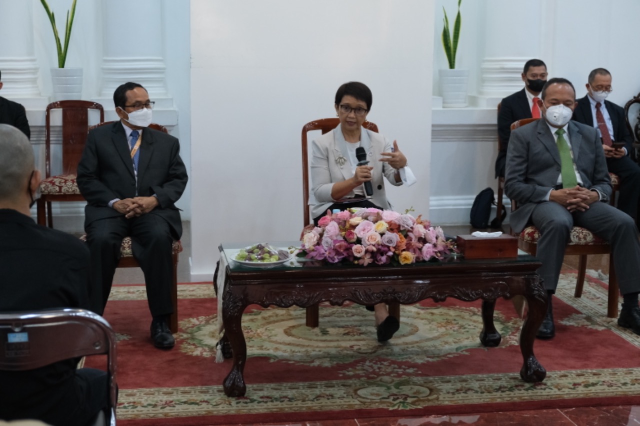 Menlu Dengarkan Cerita WNI Korban Penyekapan di Kamboja