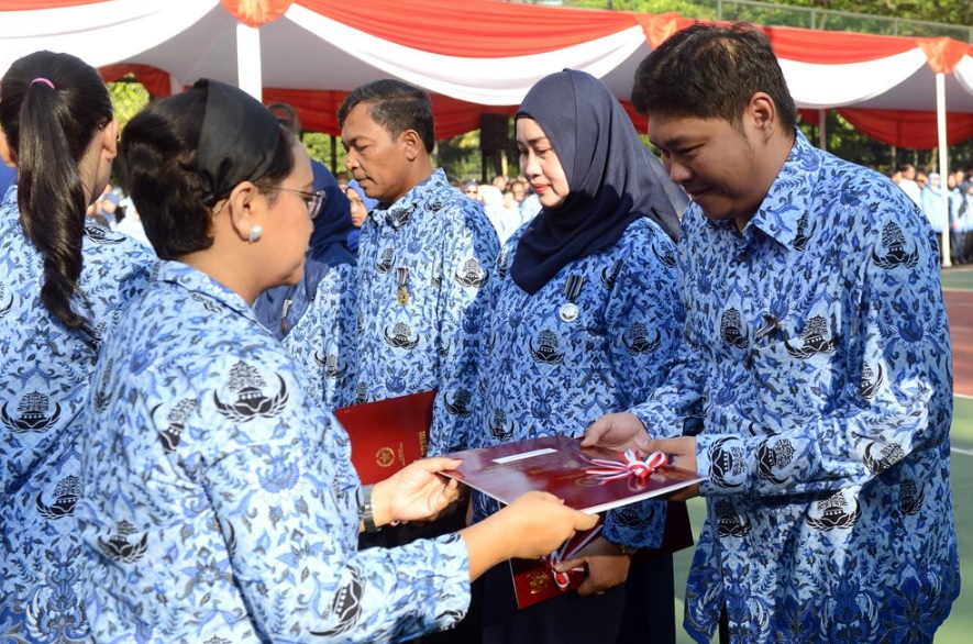 HUT RI ke-71, Merah Putih Dikibarkan di Kemenlu