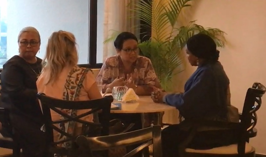 Menlu Retno Bahas Bantuan Pengungsi Rakhine dengan Menlu Bangladesh