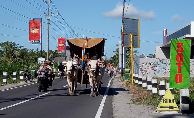 Melihat Pertemuan 'Bajingan' di Minggu Wage