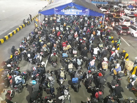 Pemudik di Pelabuhan Merak Meningkat